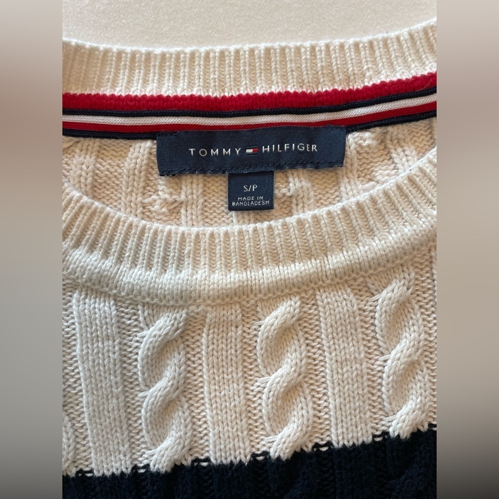 Pristine vintage Y2K, Tommy Hilfiger 100% cotton cable knit flag sweater size S - Picture 3 of 7